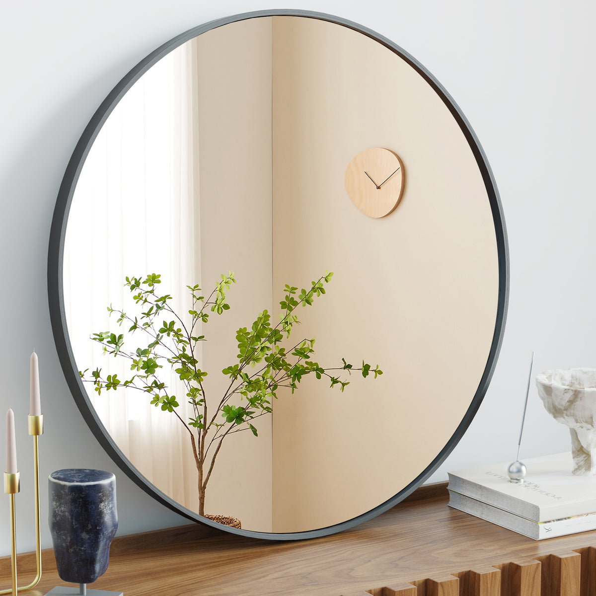 Round bathroom mirror with slim metal frame